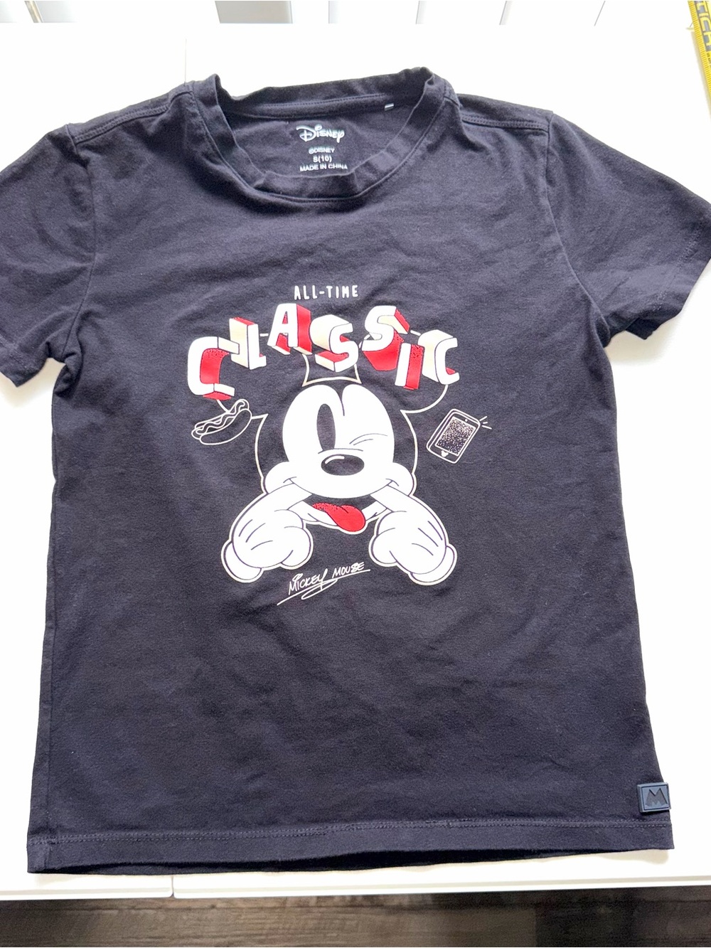Disney Mickey Mouse black t-shirt with white Mickey Mouse graphic size S T0130